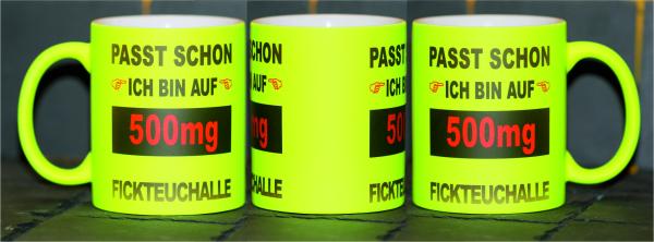 Neontasse mit Spruch "PASST SCHON ICH BIN AUF 500mf FICHTEUCHALLE"